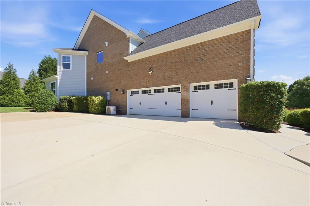 4403 Bonnie Loch Drive Property Photo 4
