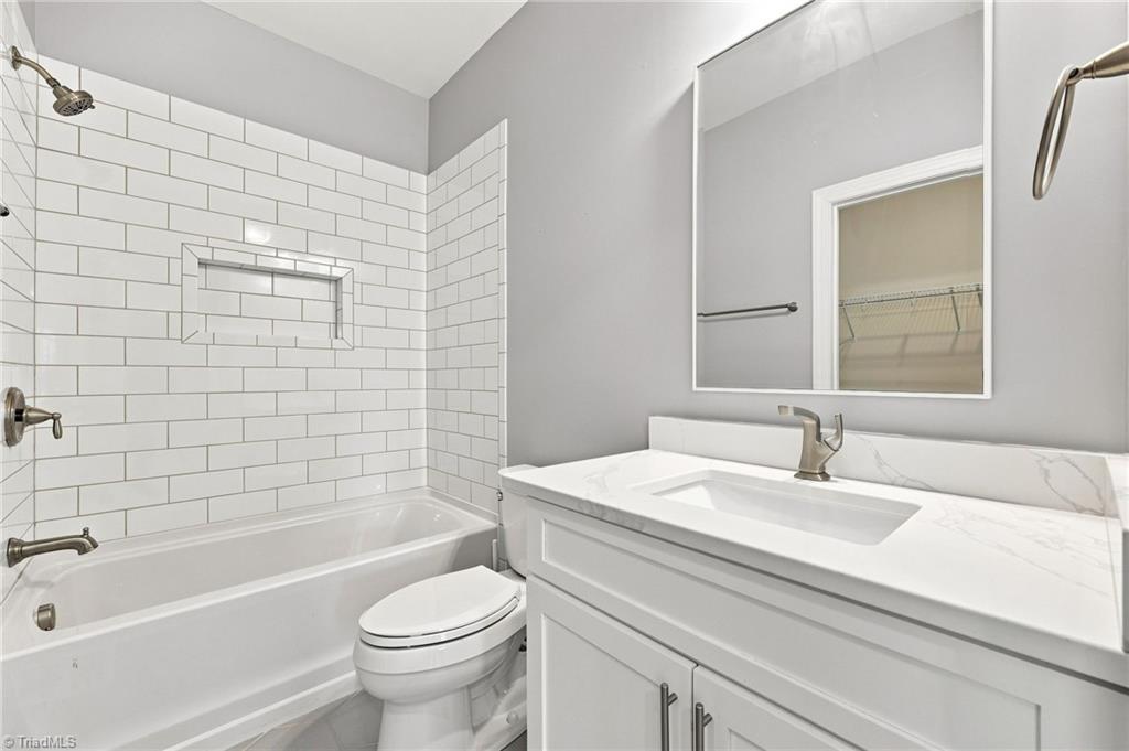 4403 Bonnie Loch Drive Property Photo 16