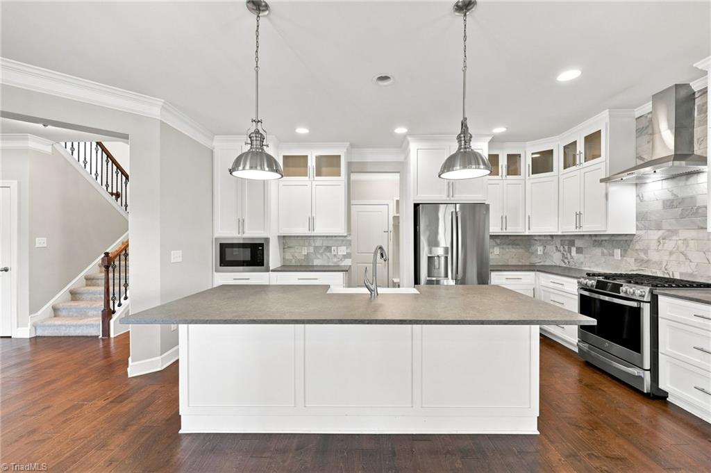 4403 Bonnie Loch Drive Property Photo 23