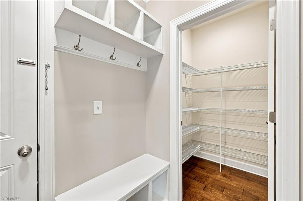4403 Bonnie Loch Drive Property Photo 27