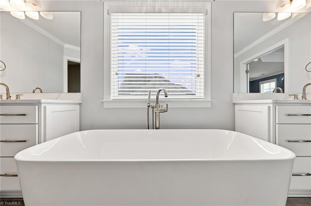 4403 Bonnie Loch Drive Property Photo 45