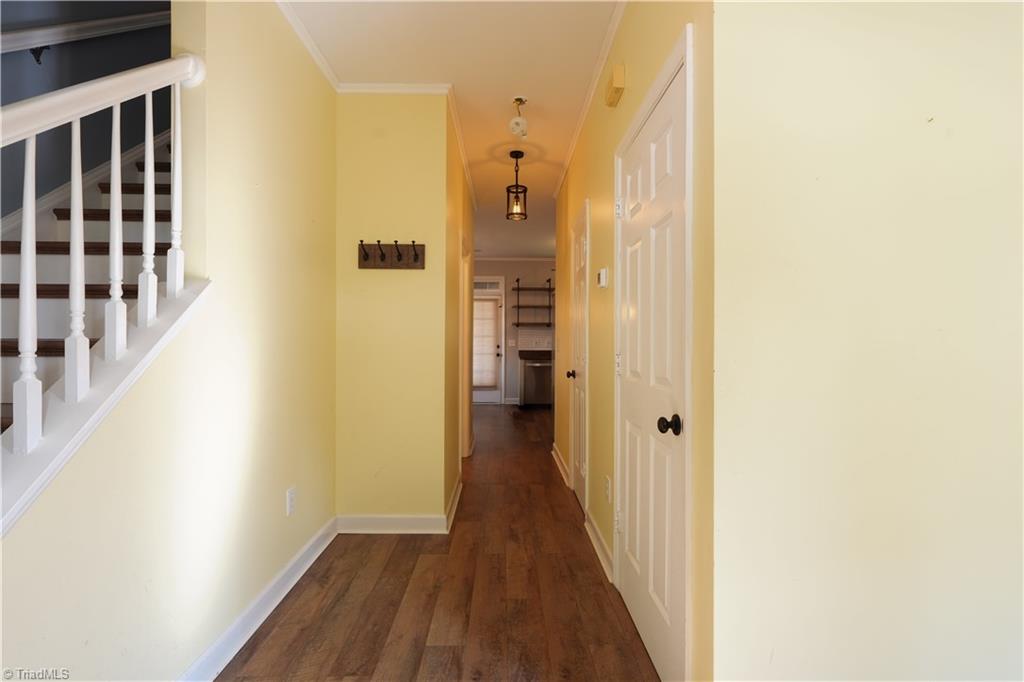 19 Crestbrook Court Property Photo 2