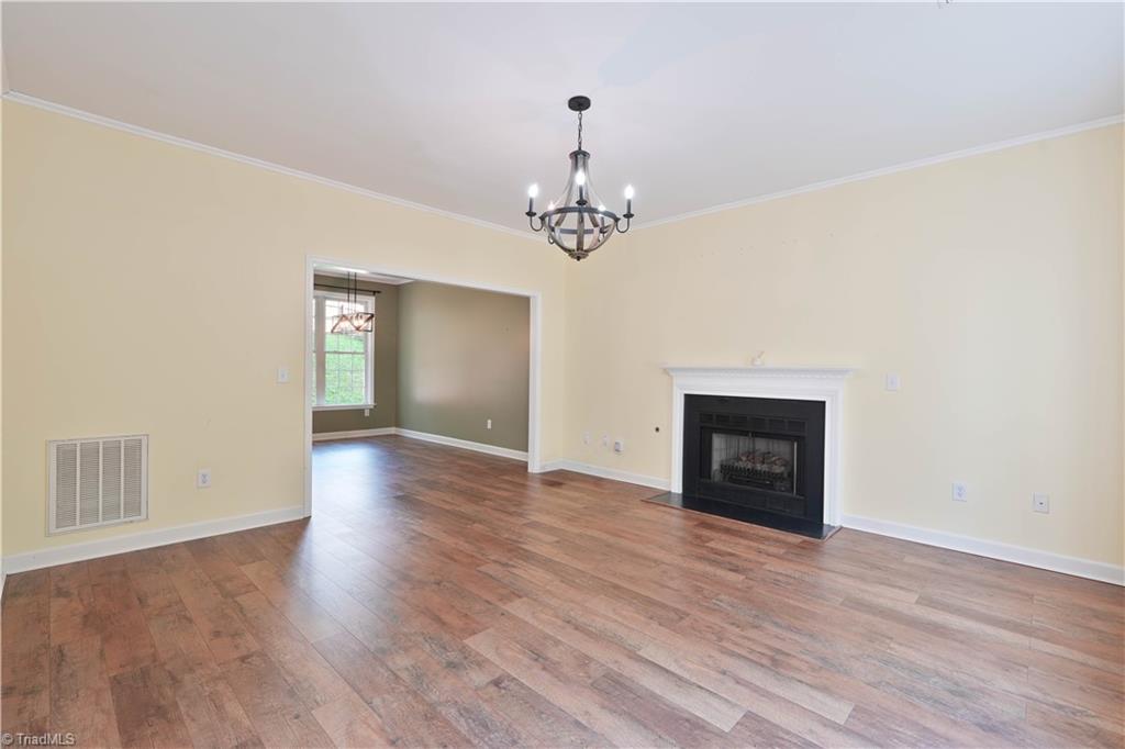 19 Crestbrook Court Property Photo 3