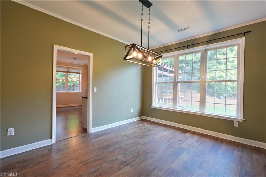 19 Crestbrook Court Property Photo 4