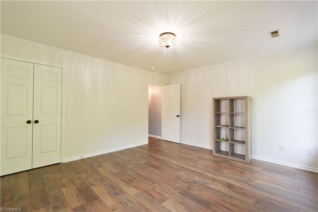 19 Crestbrook Court Property Photo 7