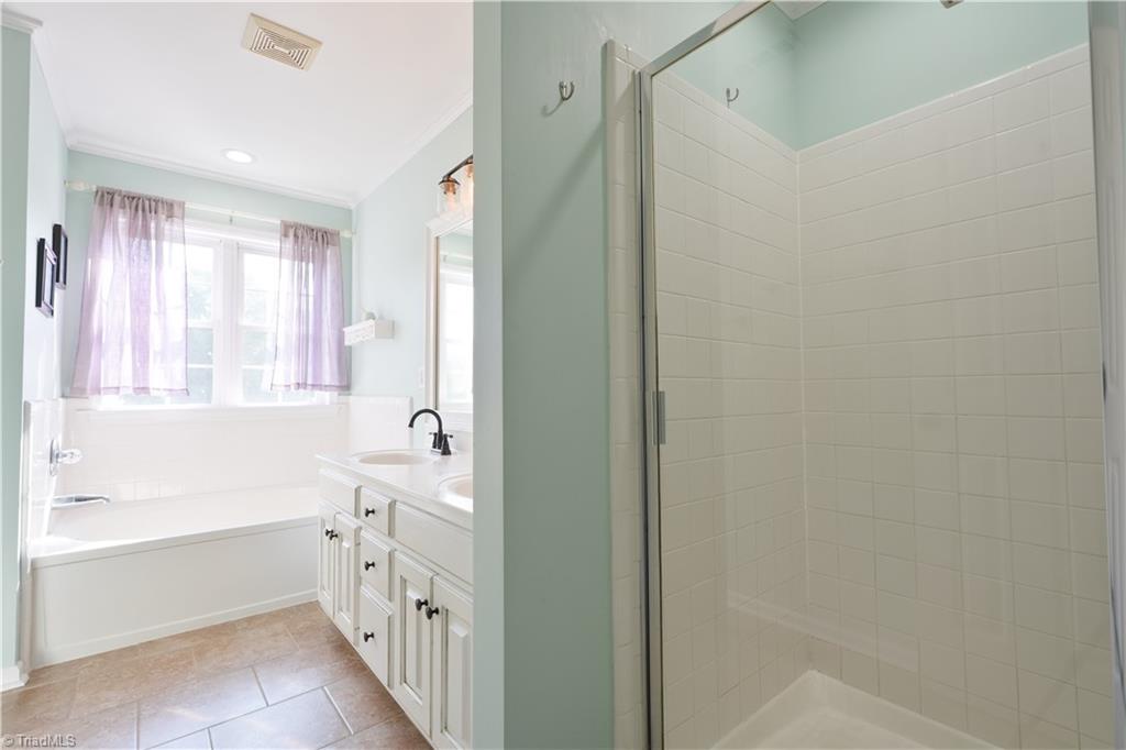 19 Crestbrook Court Property Photo 8