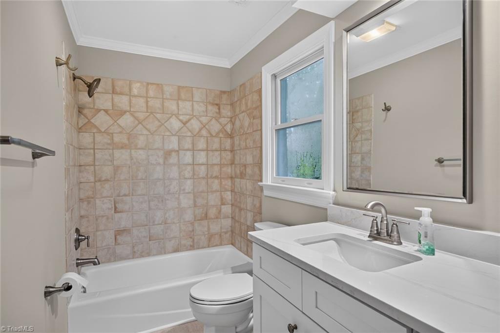 605 Oak Valley Boulevard Property Photo 32