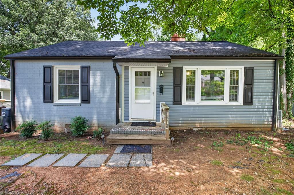 1912 Colonial Avenue Property Photo 1
