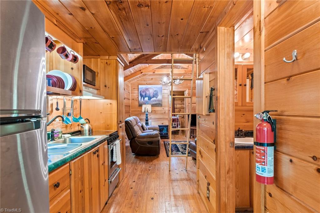 157 Wolf Trail Property Photo 6