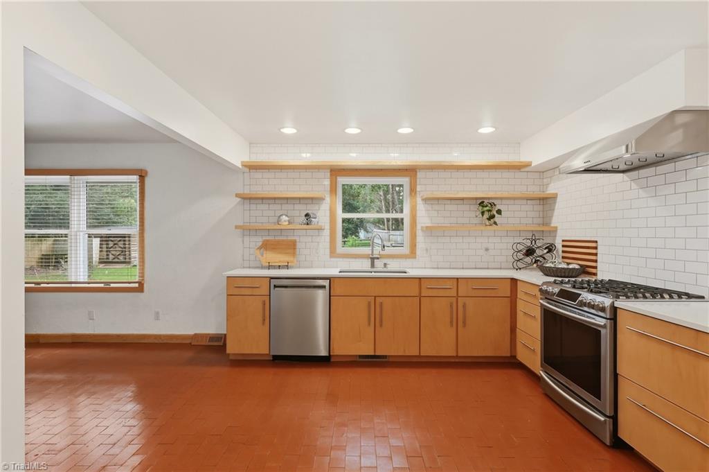 905 Northshore Court Property Photo 8
