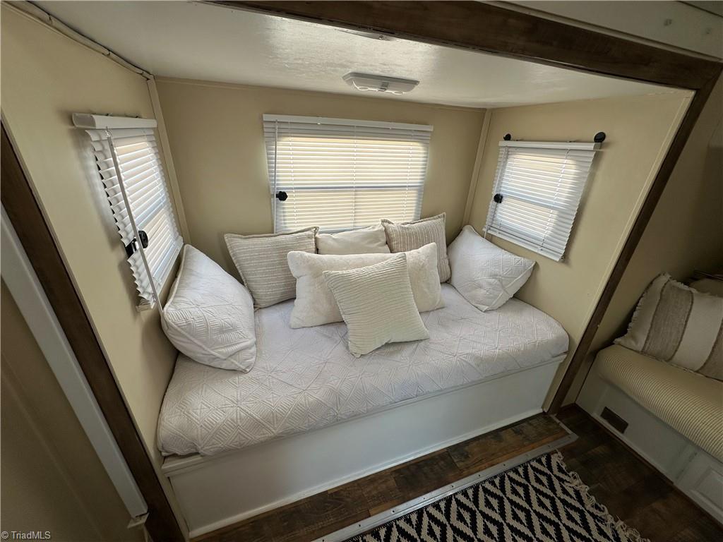 108 Robin Lane Property Photo 5
