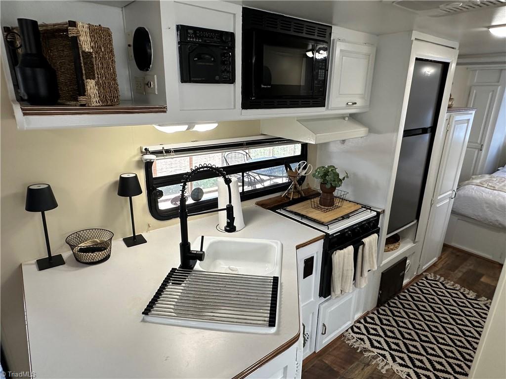 108 Robin Lane Property Photo 8