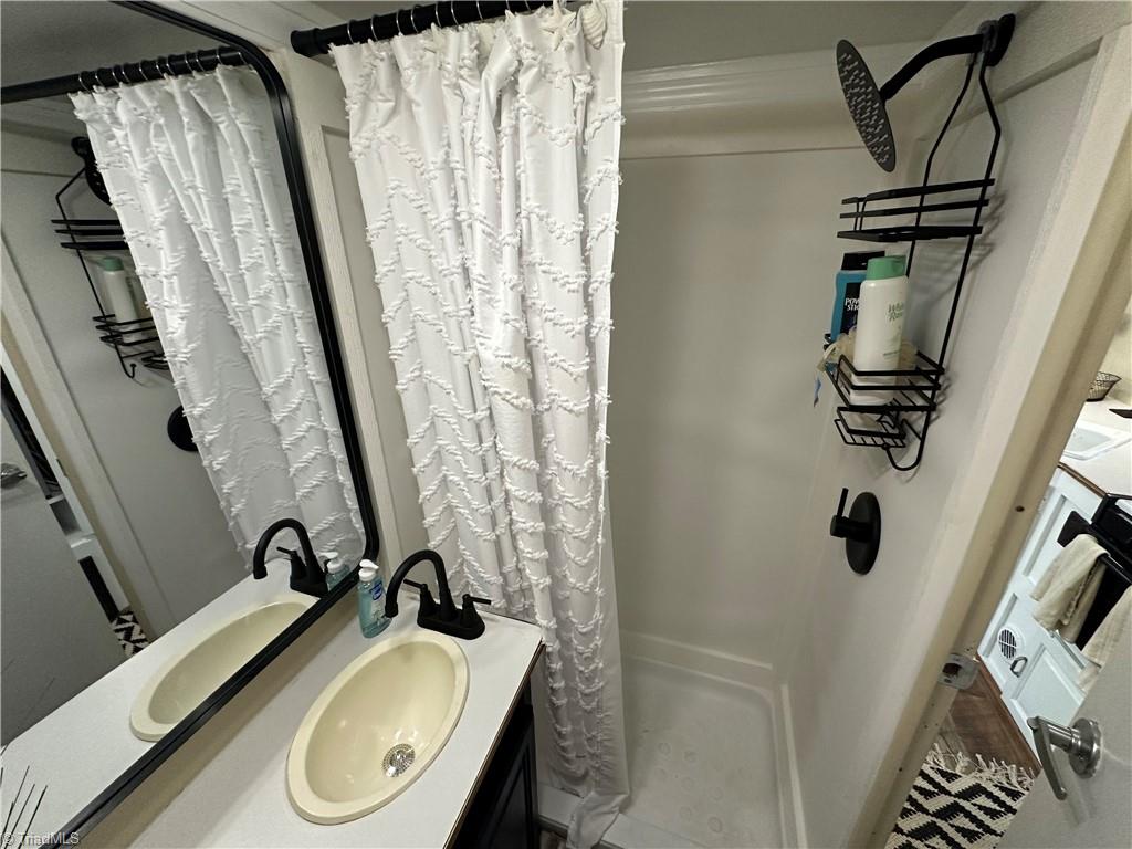 108 Robin Lane Property Photo 16