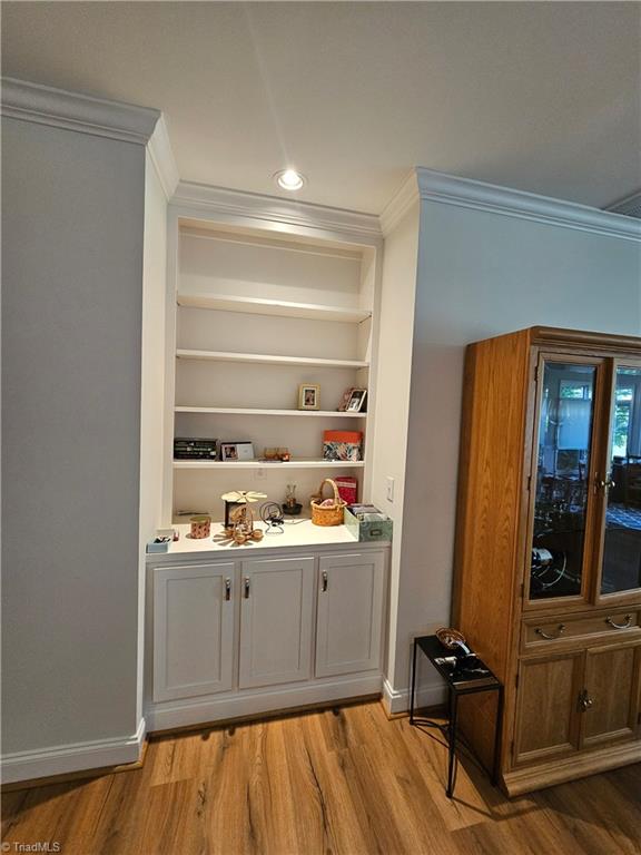 347 Hollybrook Drive Property Photo 10