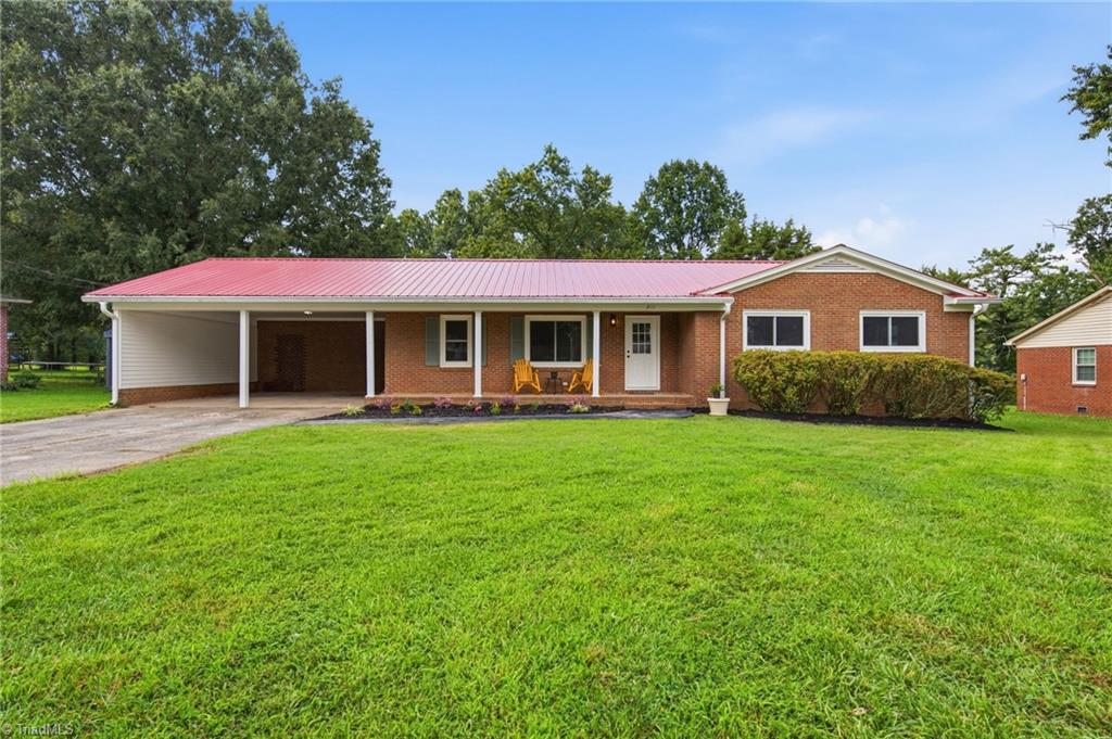 211 Maxwell Drive Property Photo 1