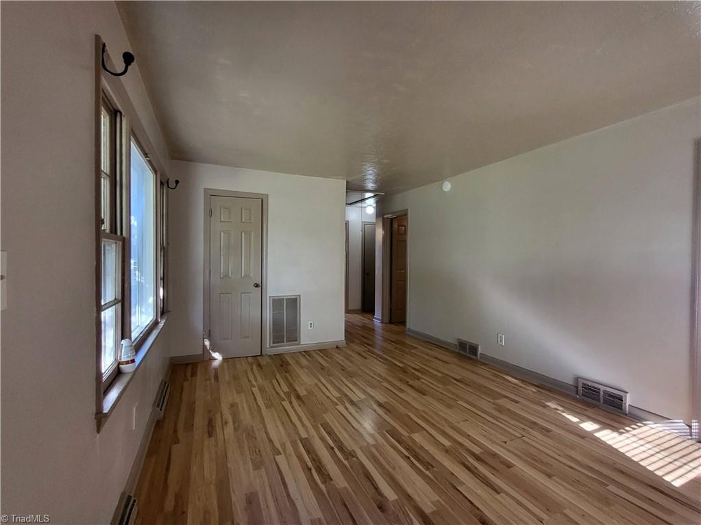725 Cliffside Avenue Property Photo 3