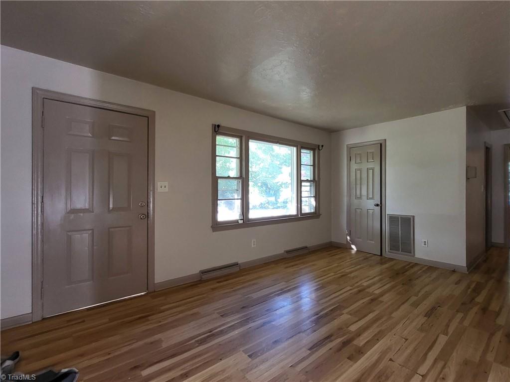 725 Cliffside Avenue Property Photo 4