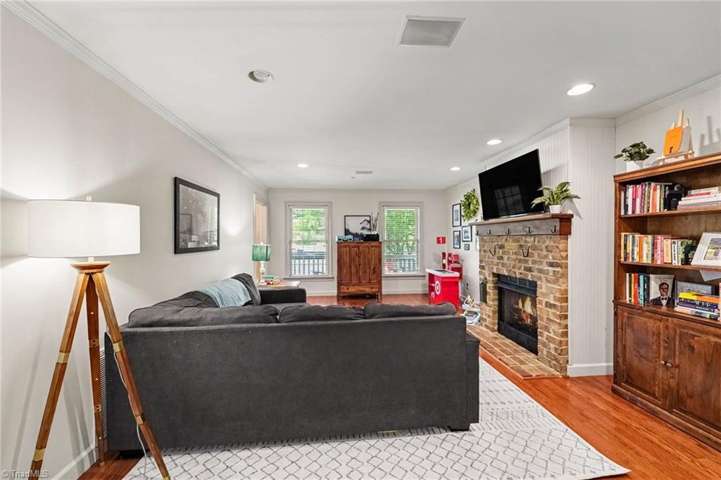 433 Northampton Drive Property Photo 6