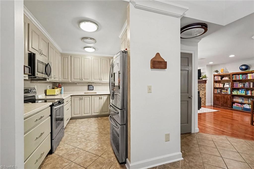 433 Northampton Drive Property Photo 8