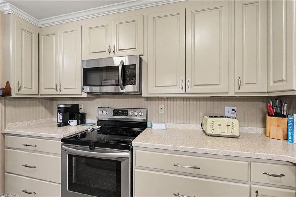 433 Northampton Drive Property Photo 10