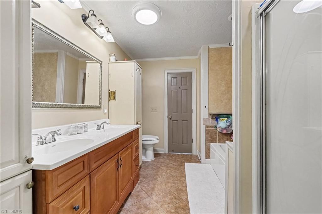 433 Northampton Drive Property Photo 17