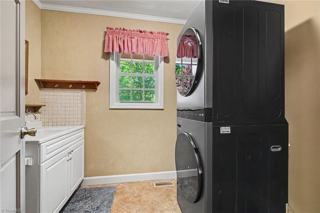 433 Northampton Drive Property Photo 24