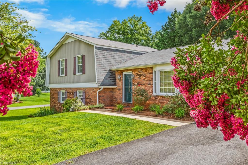 101 Asheview Court Property Photo 1
