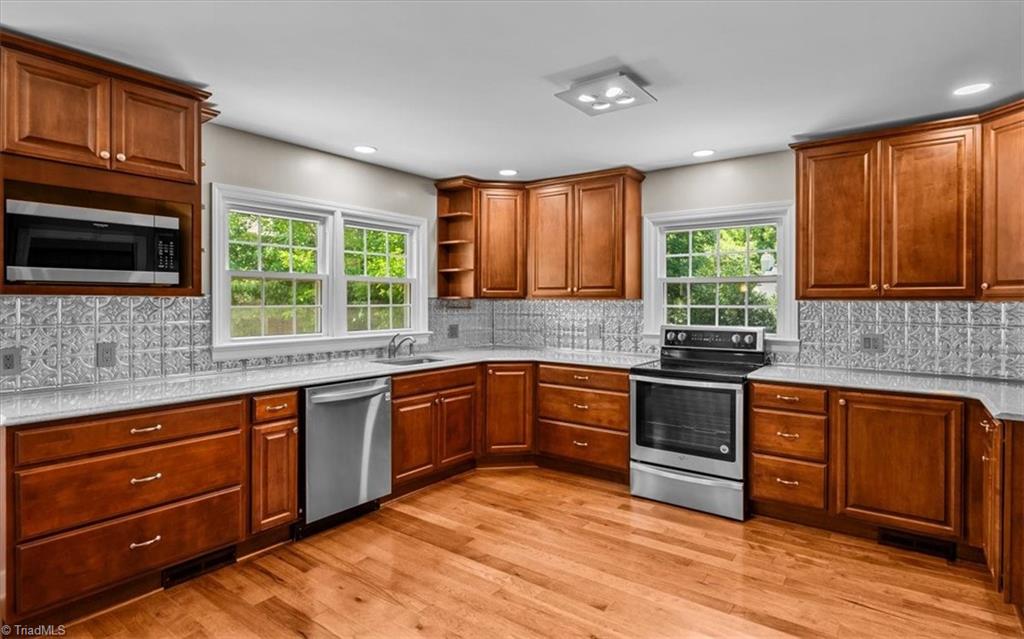 2321 Danbury Road Property Photo 12