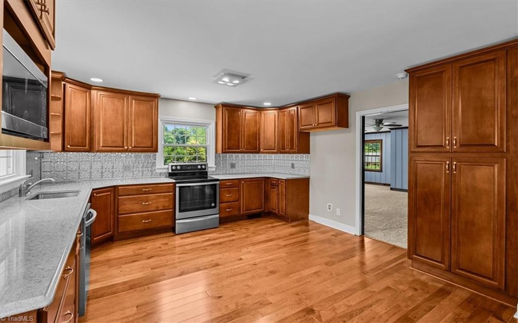 2321 Danbury Road Property Photo 16