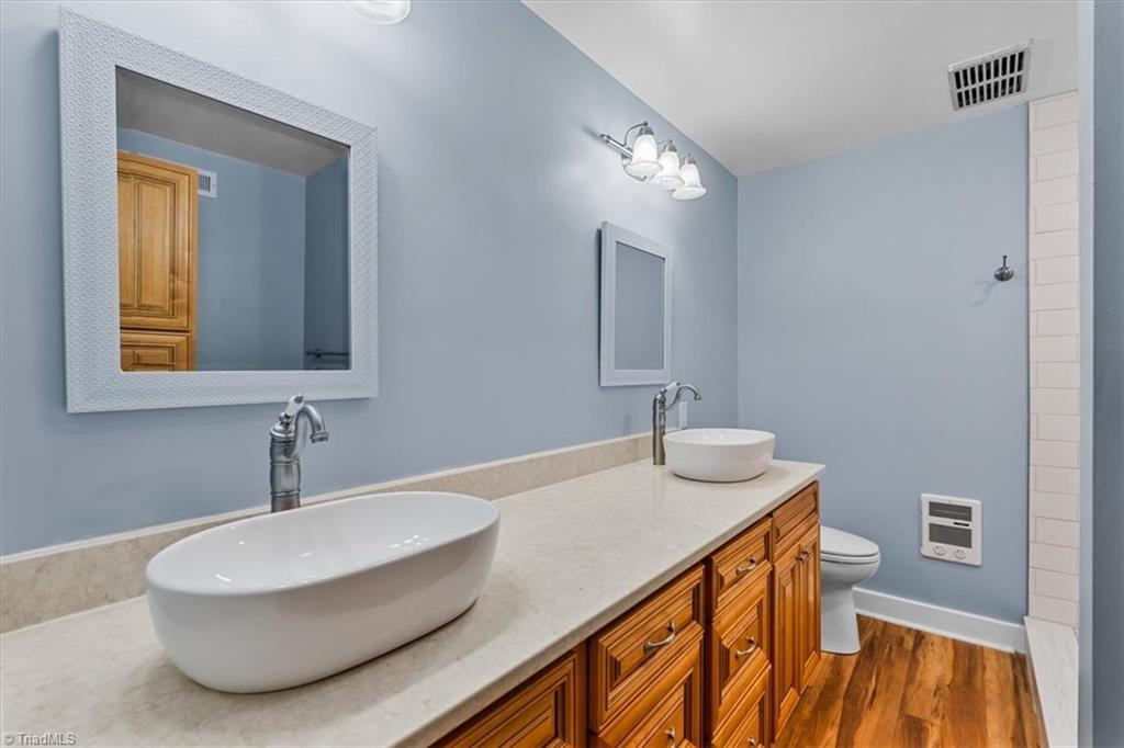 2321 Danbury Road Property Photo 23