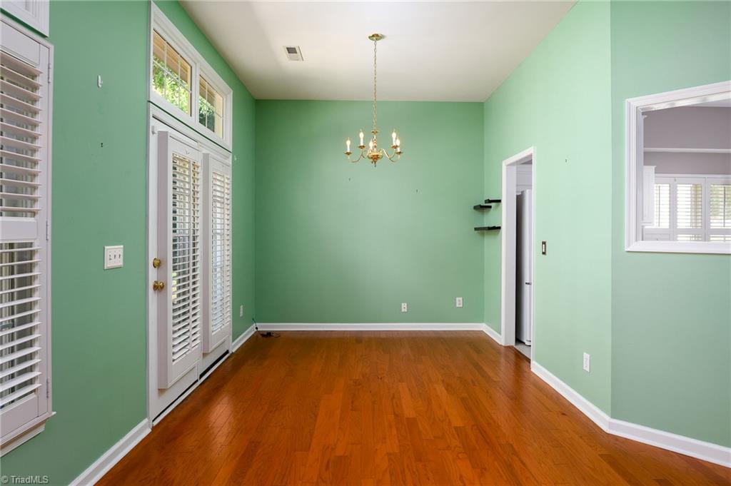 2315 Meadow Gate Drive Property Photo 8