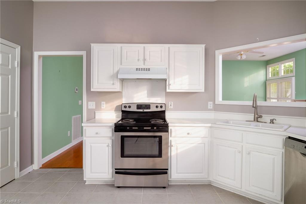 2315 Meadow Gate Drive Property Photo 10