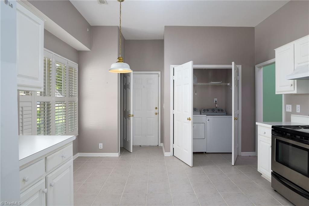 2315 Meadow Gate Drive Property Photo 12