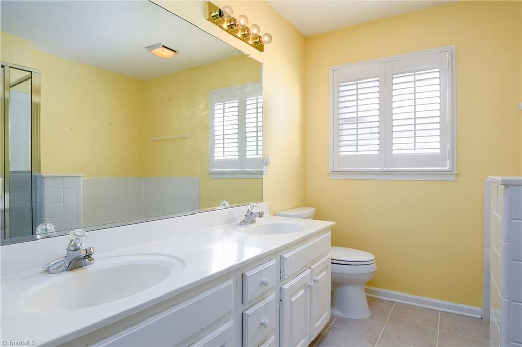 2315 Meadow Gate Drive Property Photo 15