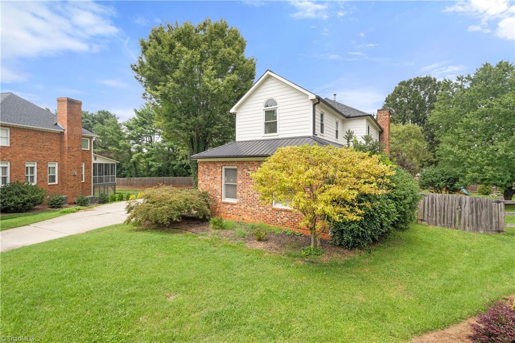 153 Suntree Drive Property Photo 2