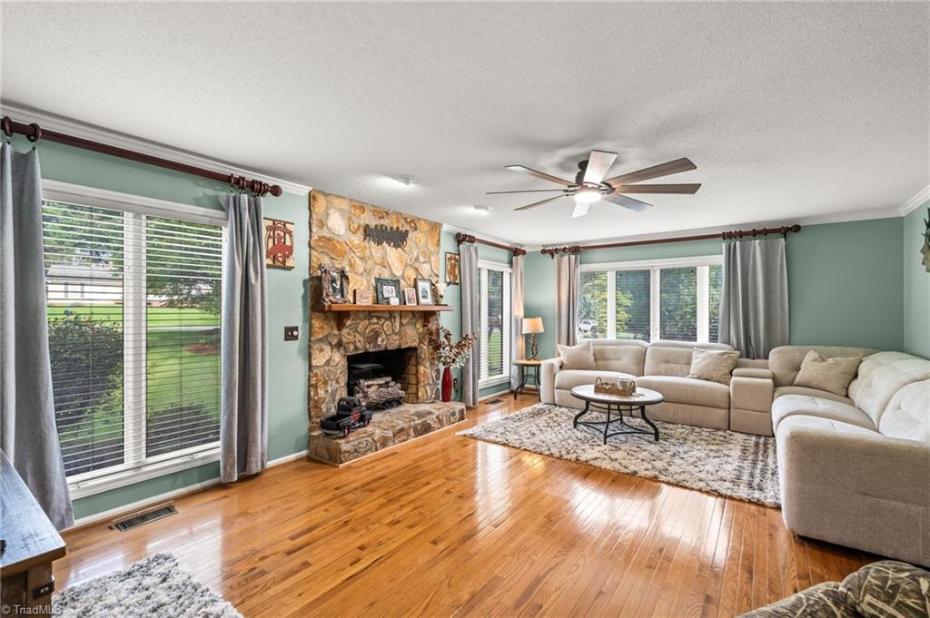 4763 Pineview Drive Property Photo 8