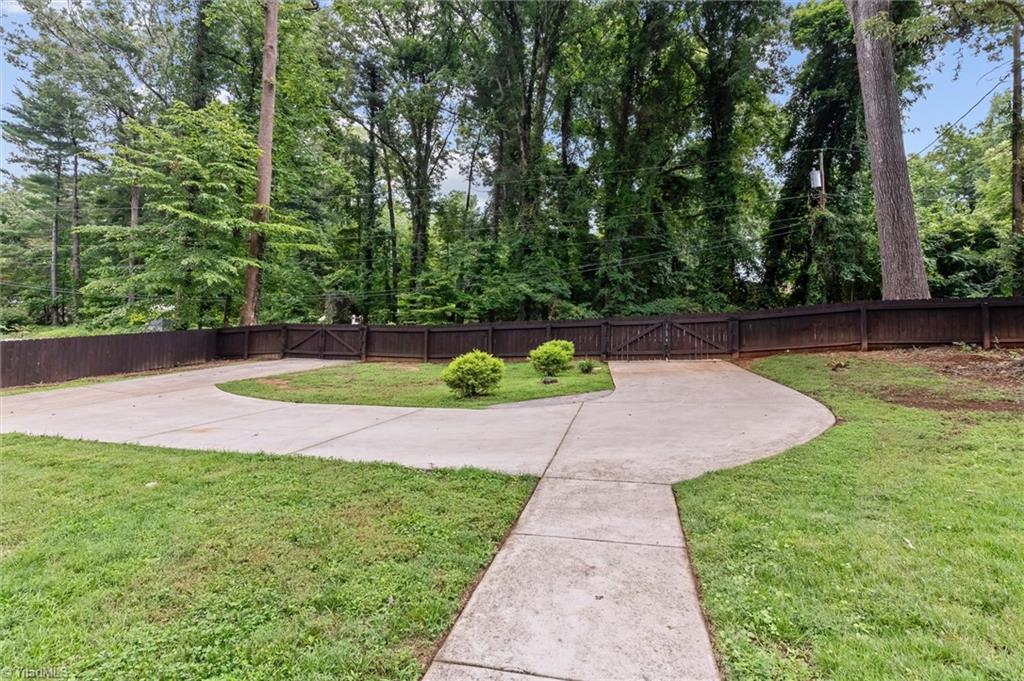 521 Dogwood Circle Property Photo 3