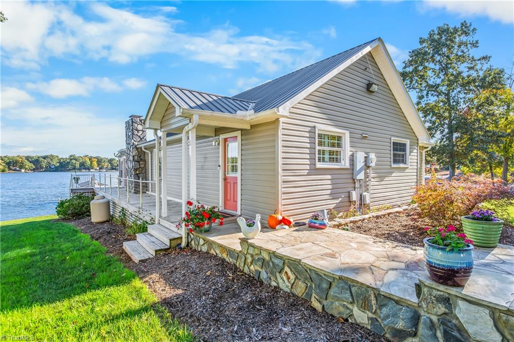 129 Friendly Way Property Photo 3