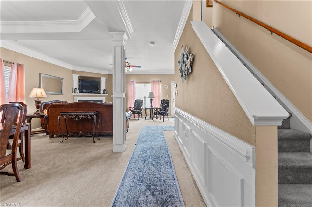 825 Hedgepath Terrace Property Photo 4