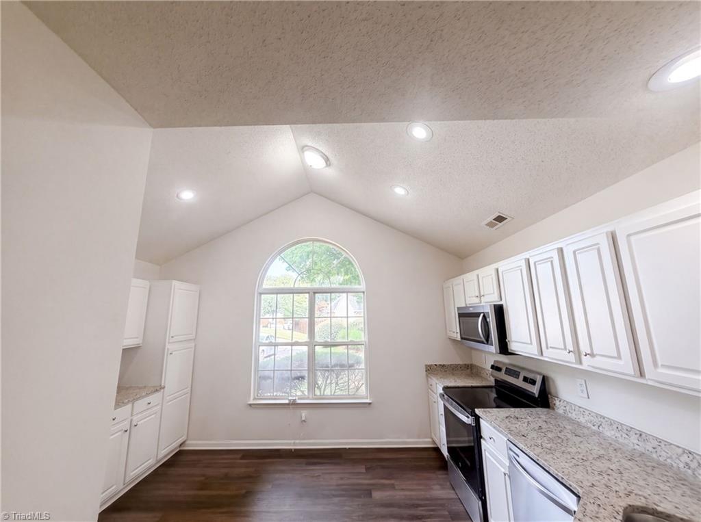 30 Pickwick Place Property Photo 7