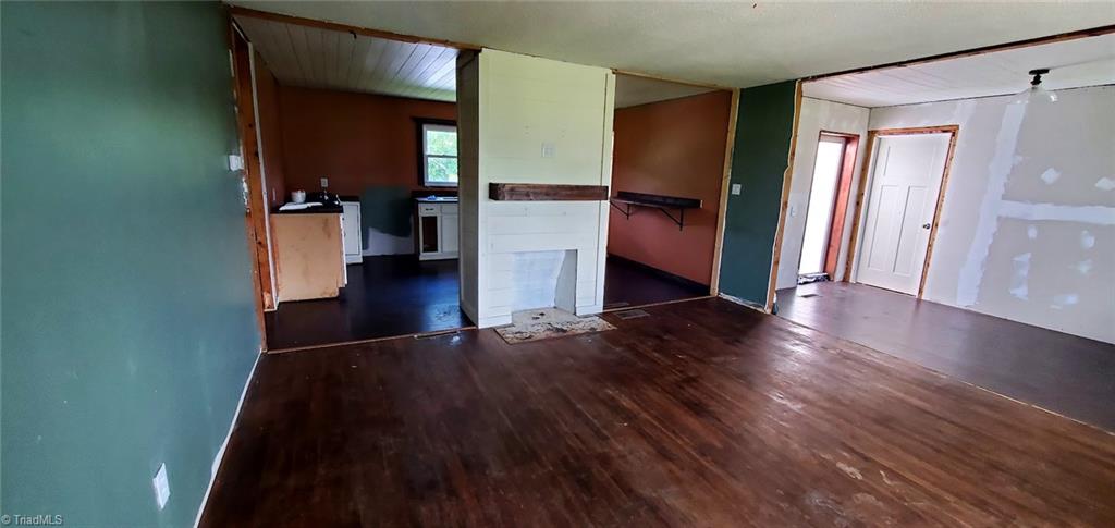 2185 Flat Rock Road Property Photo 3
