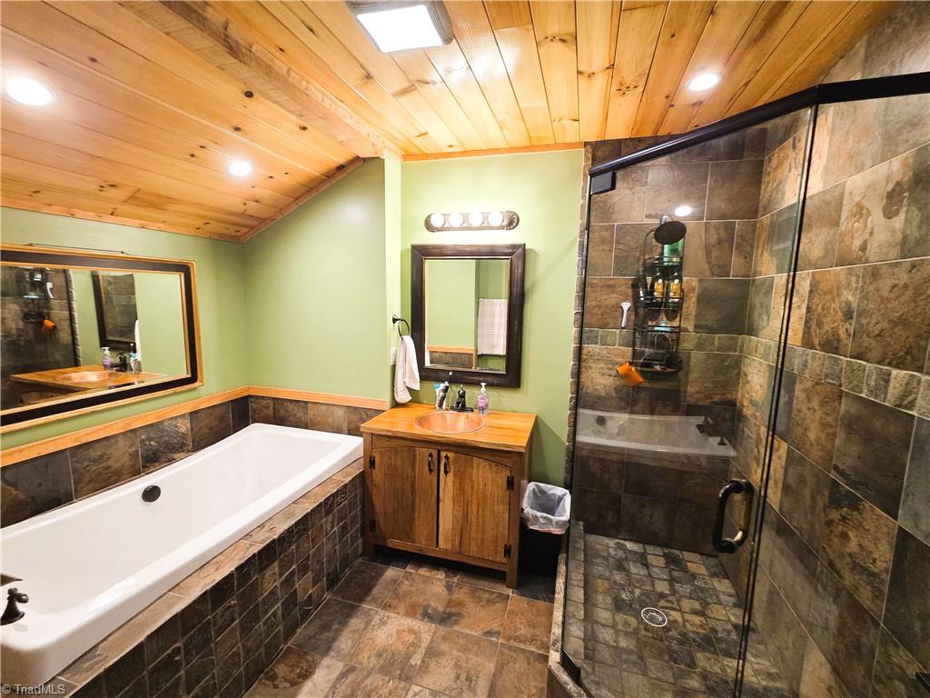 1647 Staghorn Road Property Photo 17