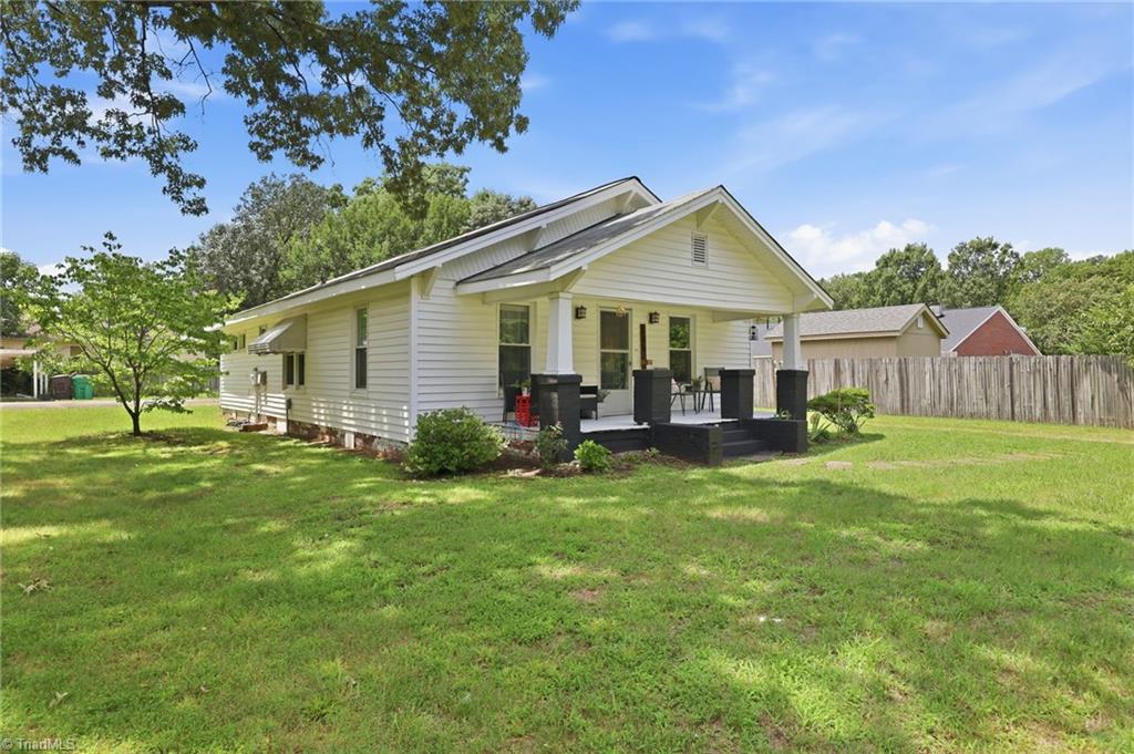 106 Crestwood Circle Property Photo 1