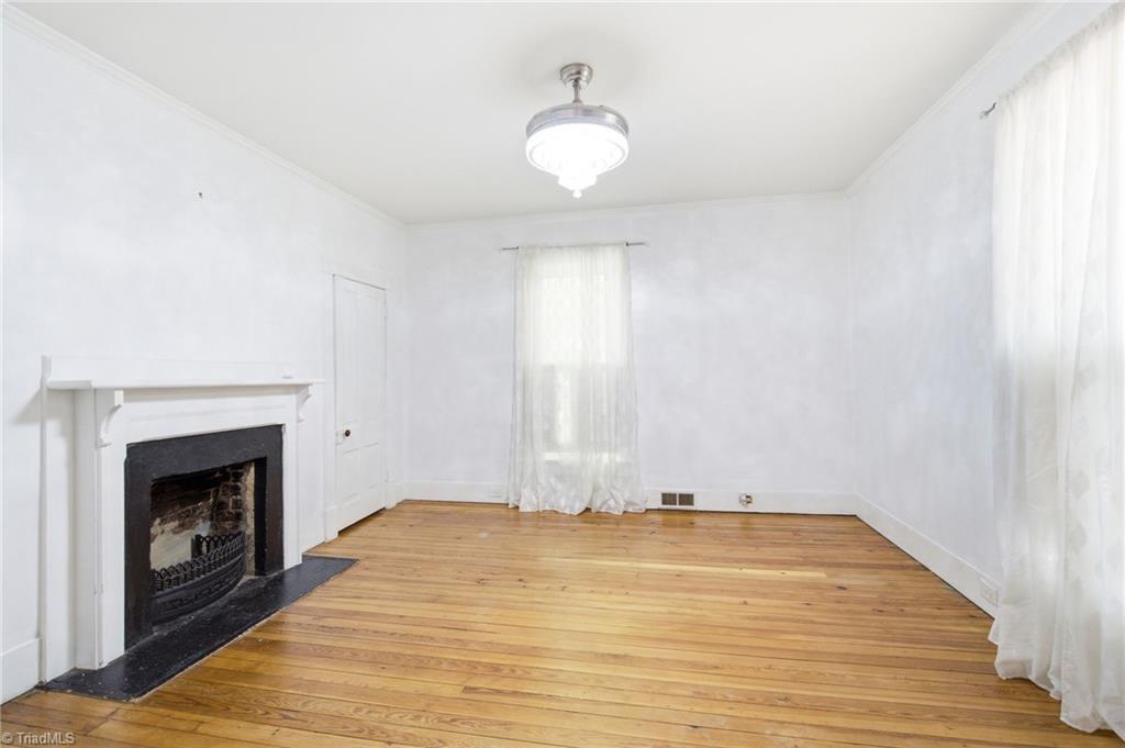 916 W Davis Street Property Photo 29