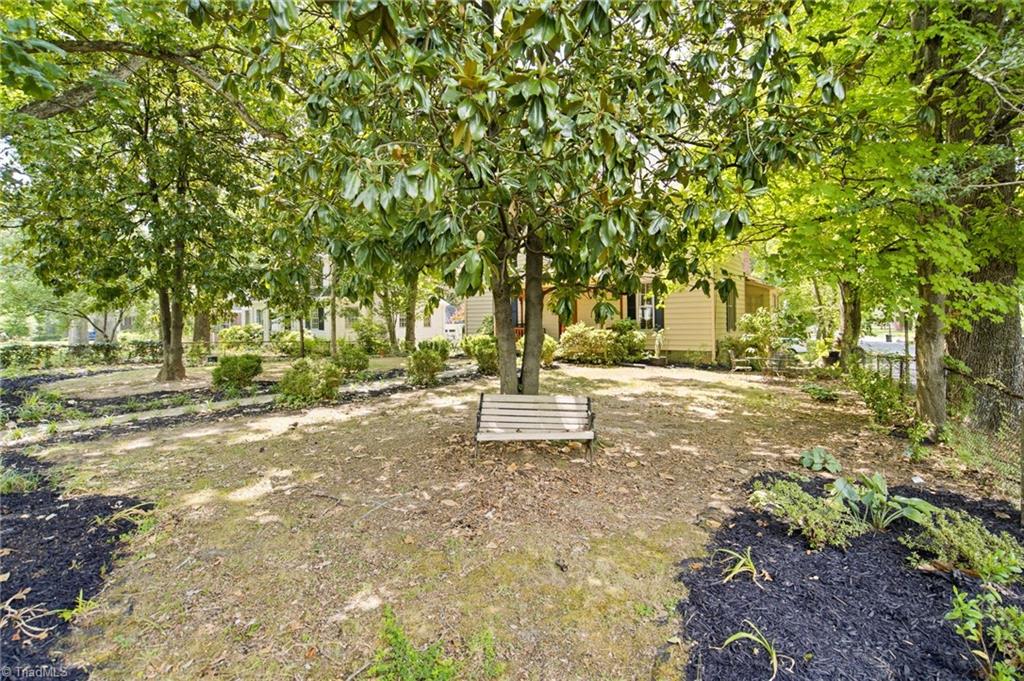 916 W Davis Street Property Photo 35