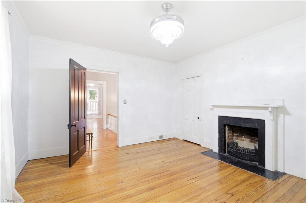 916 W Davis Street Property Photo 36