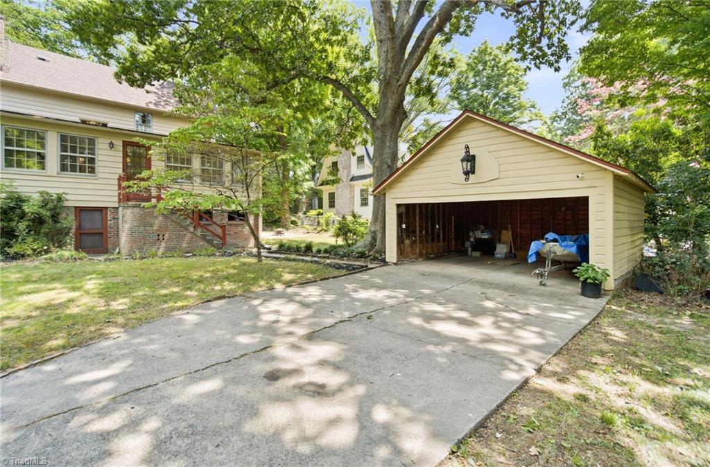 916 W Davis Street Property Photo 37