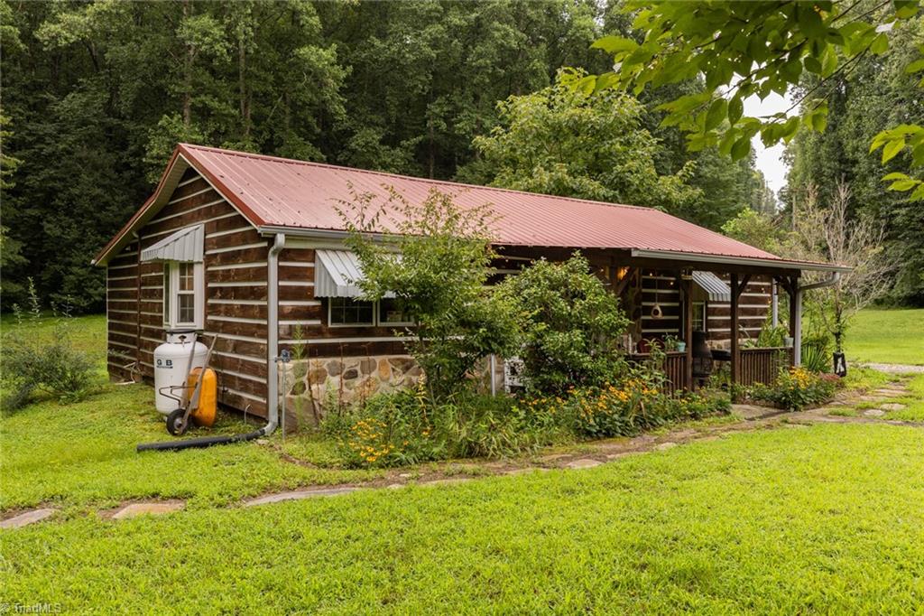3916 Traphill Road Property Photo 1