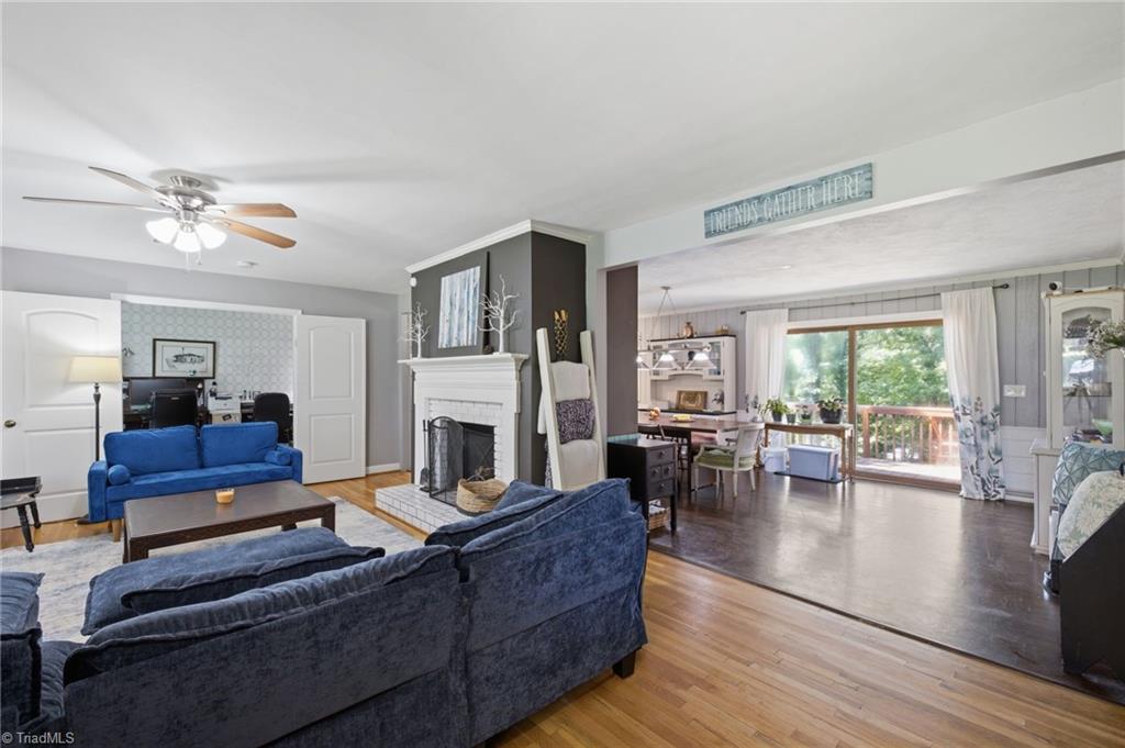 1131 Barclay Terrace Property Photo 6