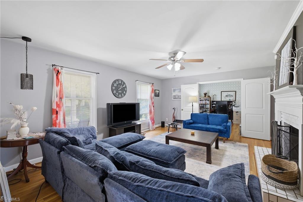 1131 Barclay Terrace Property Photo 7
